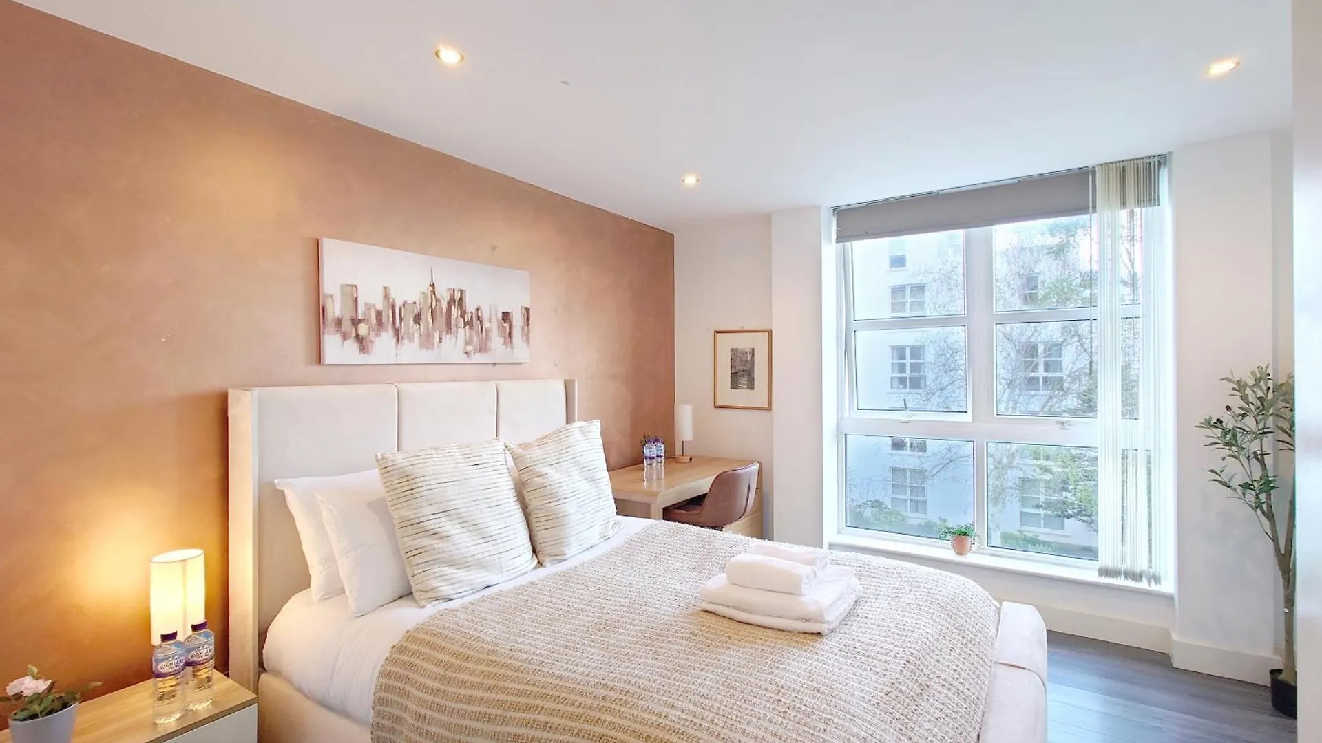 Deluxe Serviced Two Bed Apartment London 0*,  United Kingdom