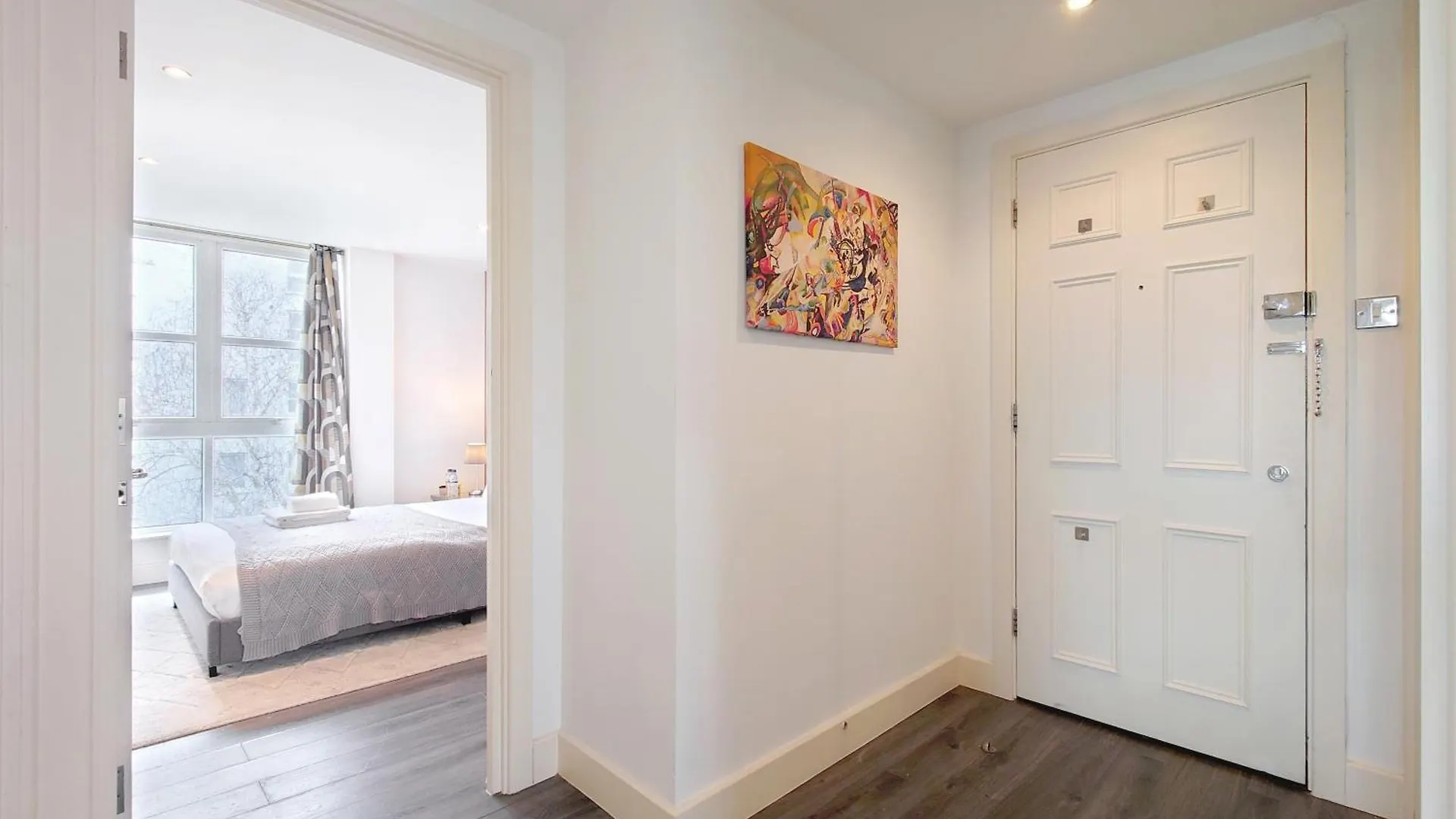 Deluxe Serviced Two Bed Apartment London