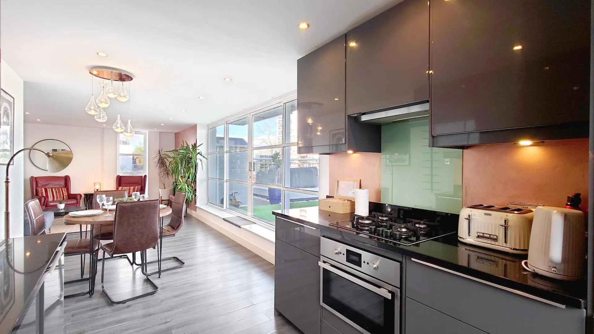 Deluxe Serviced Two Bed Apartment Londres