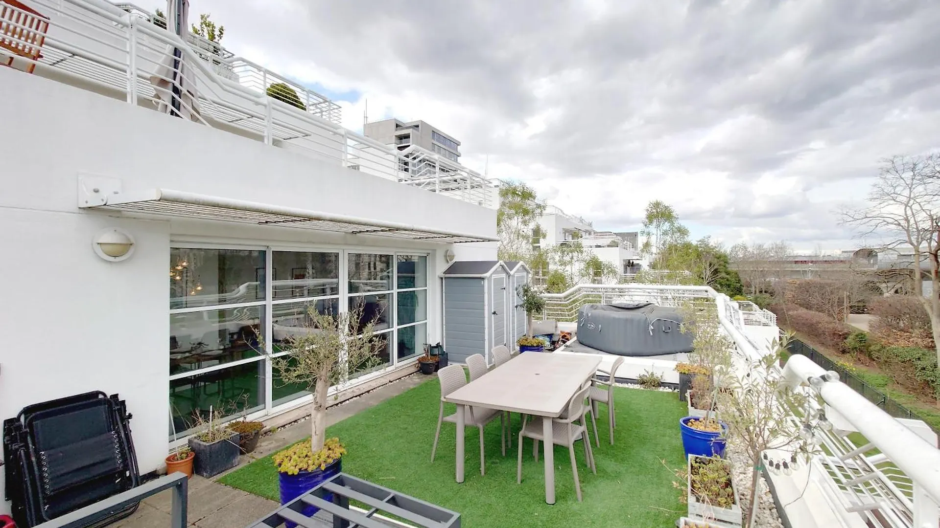 Deluxe Serviced Two Bed Apartment London United Kingdom